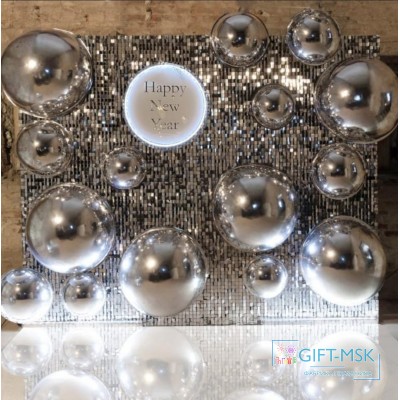 Фотозона из серебряных пайеток и сфер на Новый год